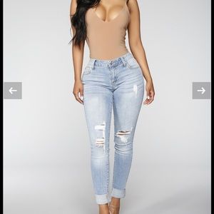 Hazel High Rise Distressed Jeans - Light Blue Wash